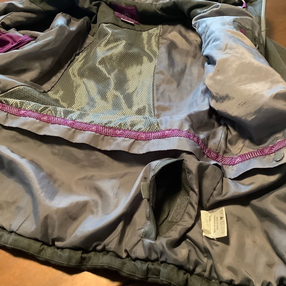 Firefly Rihanna snowboard jacket. Size M - Picture 6 of 13